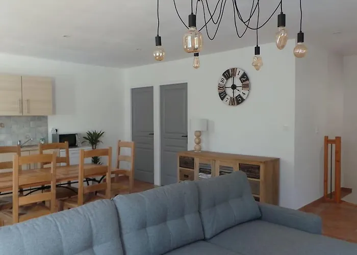 Jolie Maison Avec Jardin Et Piscine Privee